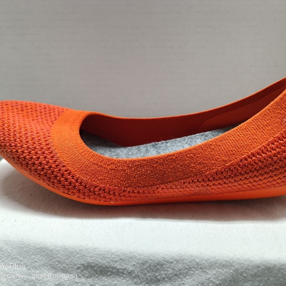 Allbirds Bright orange tree breezers size 6.5 - Picture 3 of 16